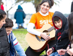 Iraqi newcomer volunteering 840px