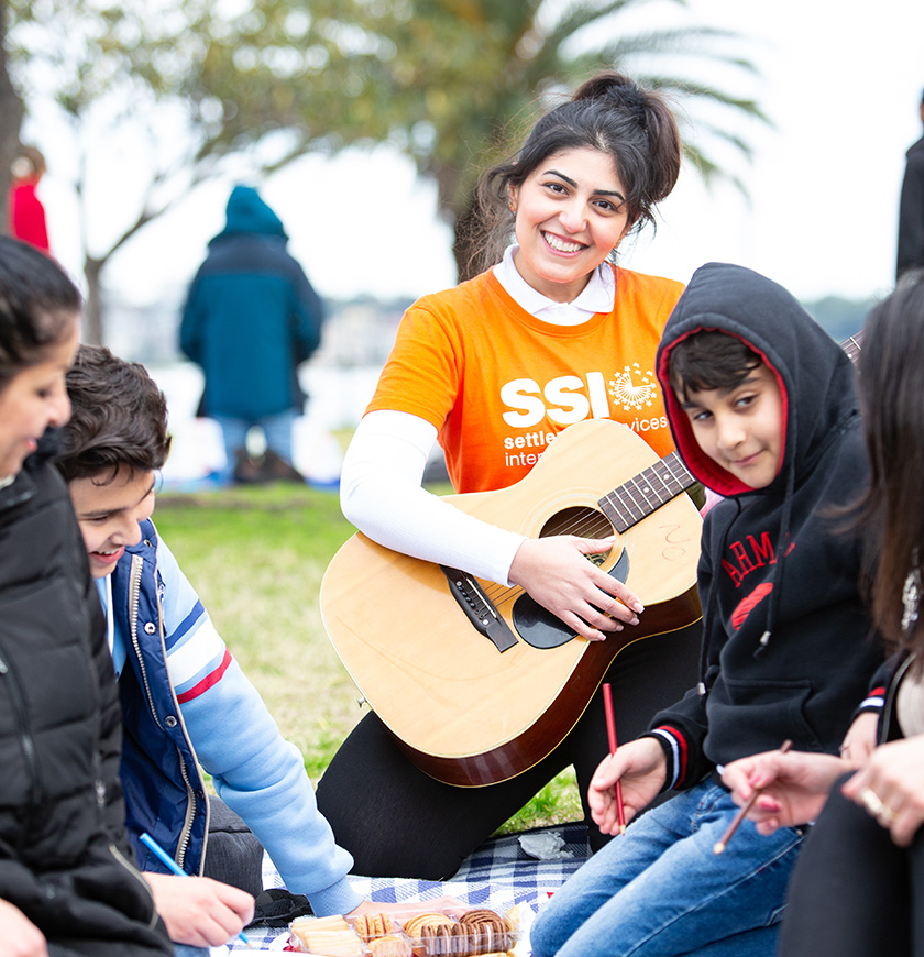 Iraqi newcomer volunteering 840px